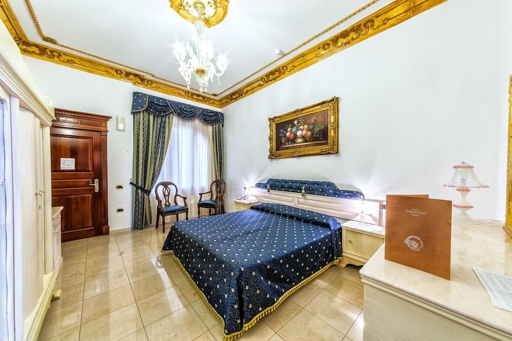Euro Hotel Iglesias Bagian luar foto
