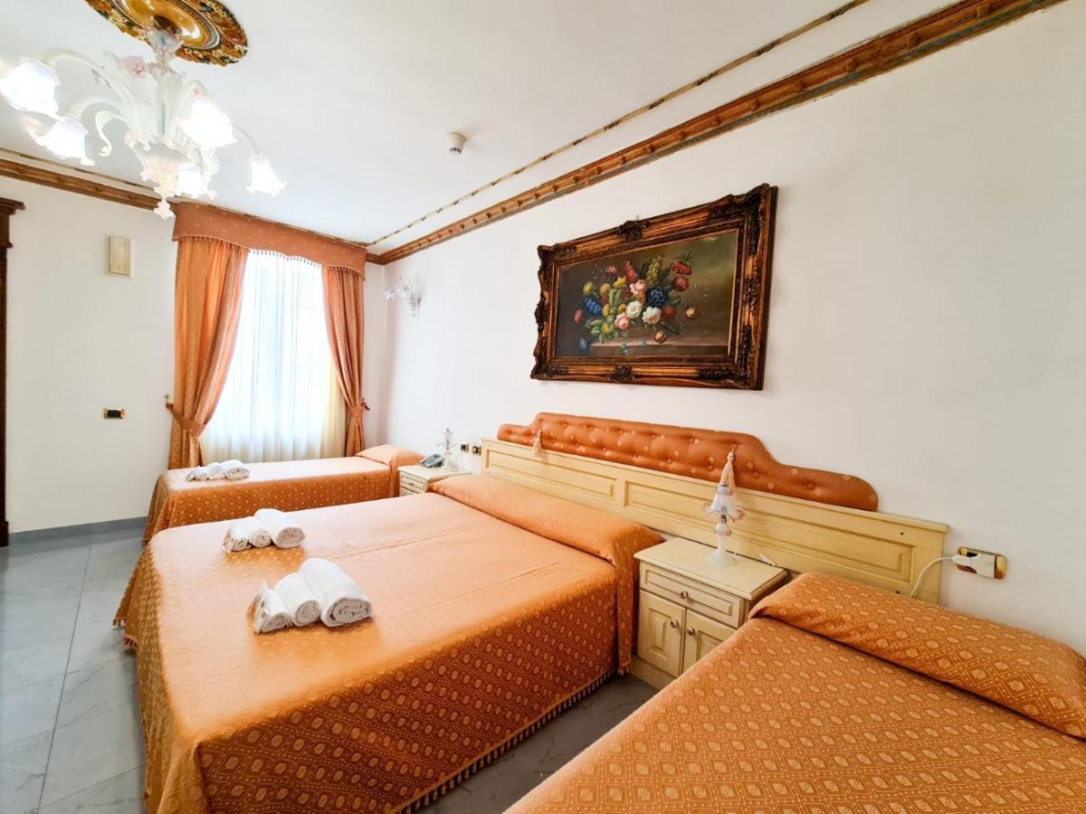 Euro Hotel Iglesias Bagian luar foto