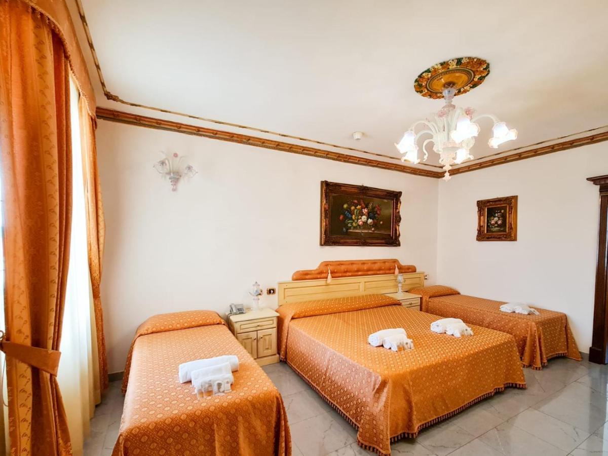 Euro Hotel Iglesias Bagian luar foto