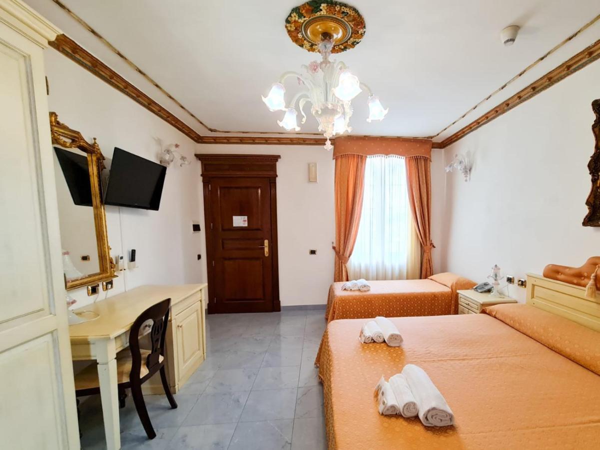 Euro Hotel Iglesias Bagian luar foto