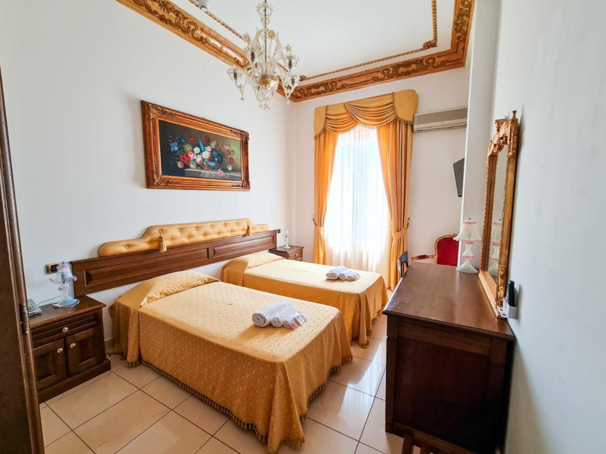 Euro Hotel Iglesias Bagian luar foto