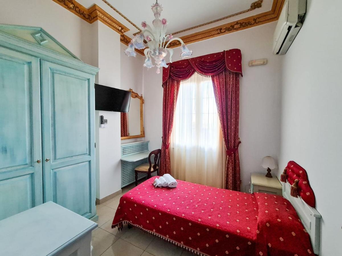 Euro Hotel Iglesias Bagian luar foto