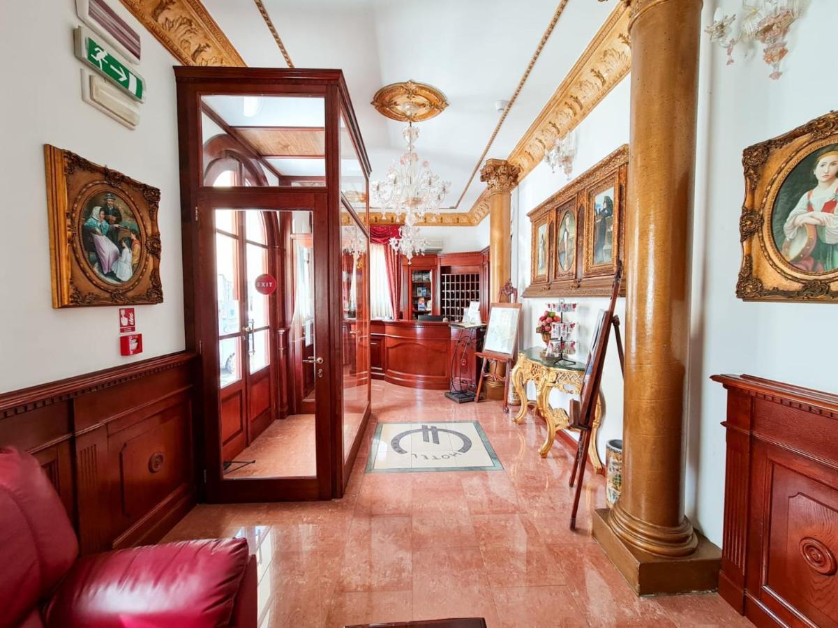 Euro Hotel Iglesias Bagian luar foto