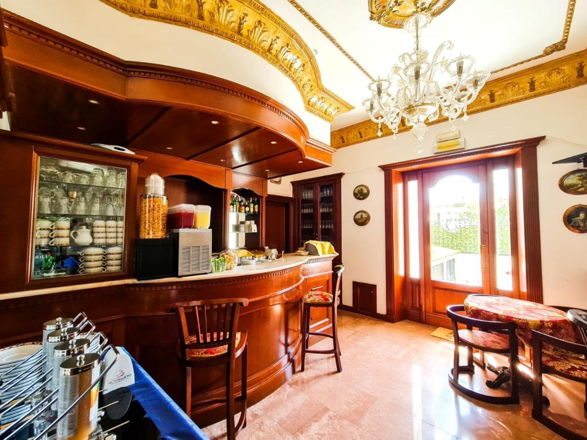 Euro Hotel Iglesias Bagian luar foto