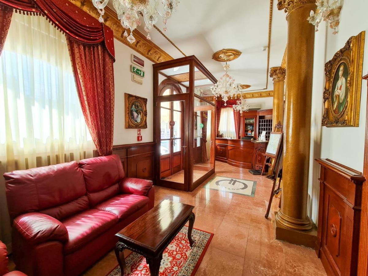 Euro Hotel Iglesias Bagian luar foto