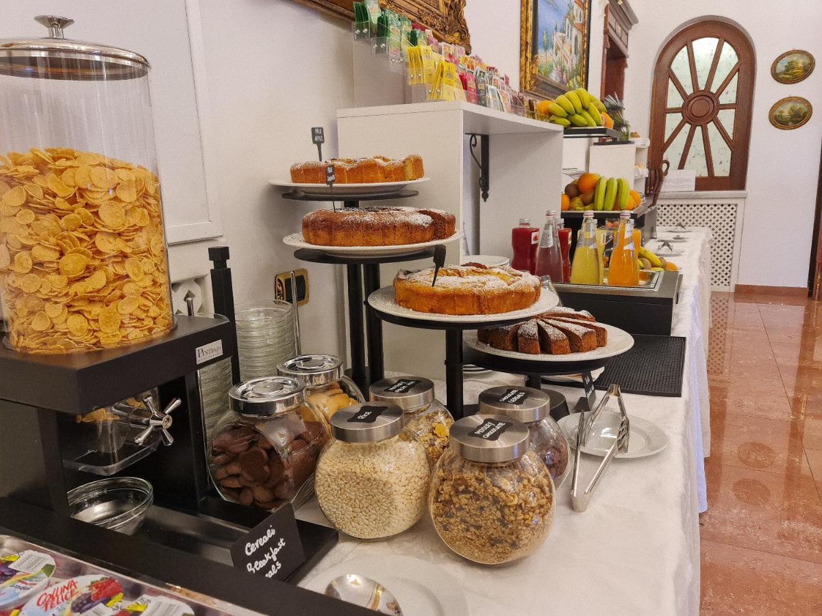 Euro Hotel Iglesias Bagian luar foto