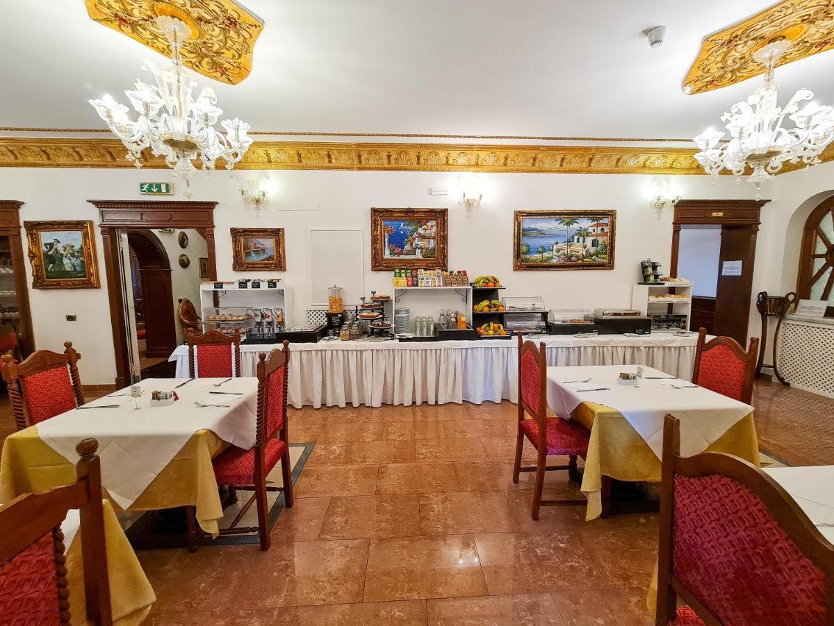 Euro Hotel Iglesias Bagian luar foto