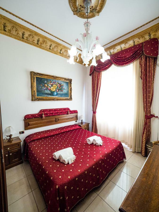 Euro Hotel Iglesias Bagian luar foto