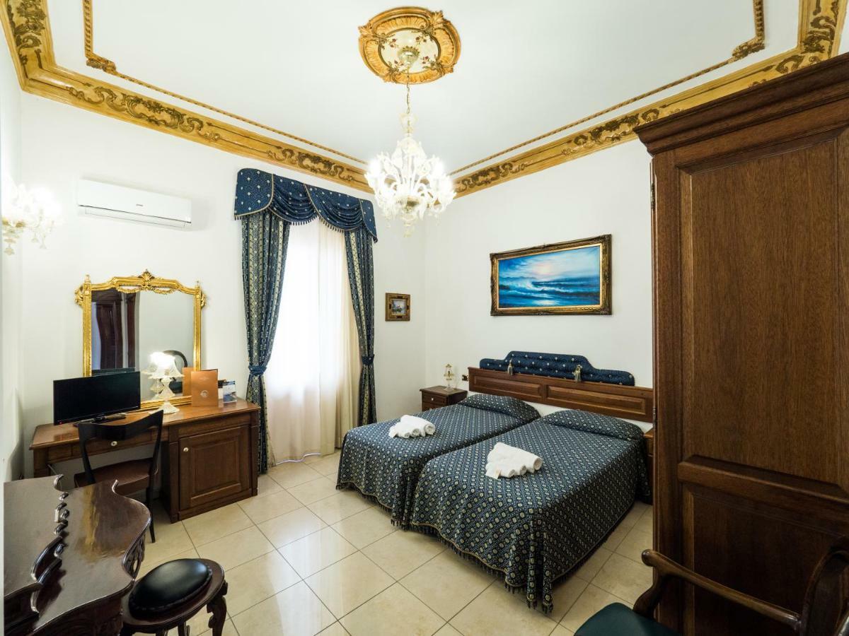 Euro Hotel Iglesias Bagian luar foto