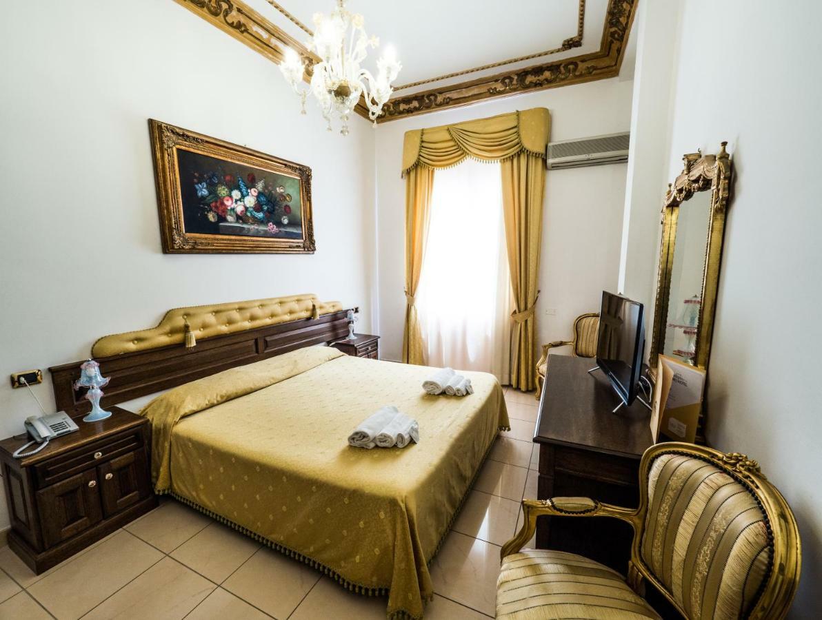 Euro Hotel Iglesias Bagian luar foto