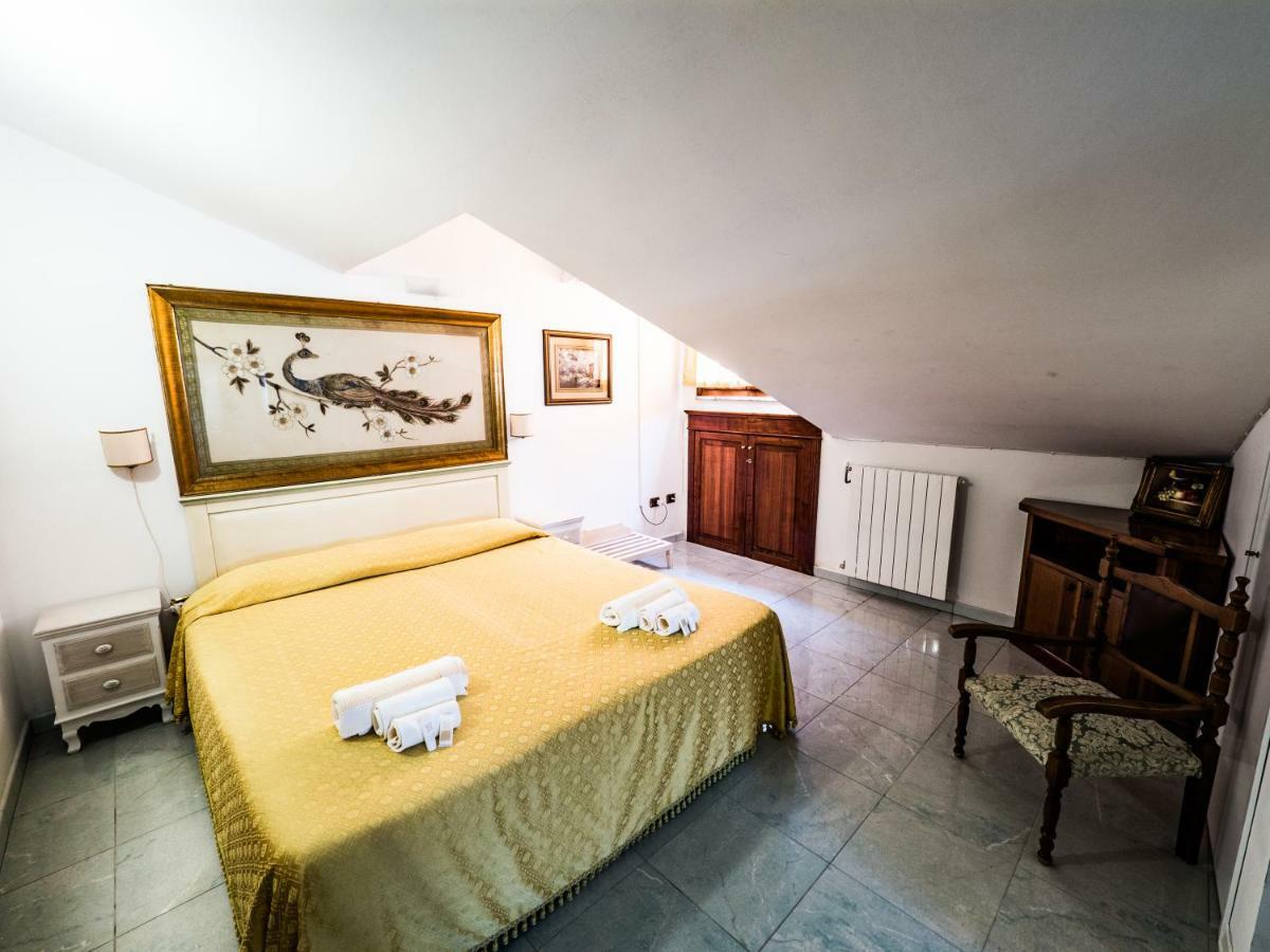 Euro Hotel Iglesias Bagian luar foto
