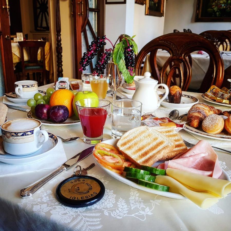 Euro Hotel Iglesias Bagian luar foto