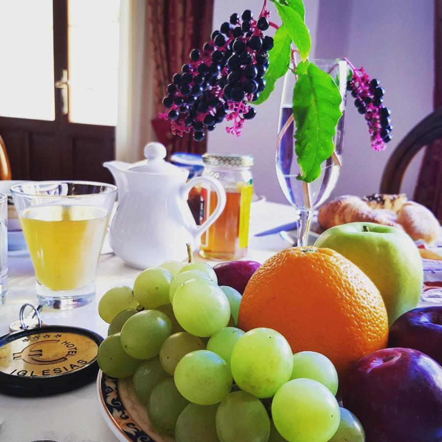Euro Hotel Iglesias Bagian luar foto