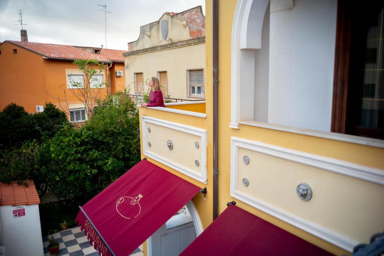 Euro Hotel Iglesias Bagian luar foto