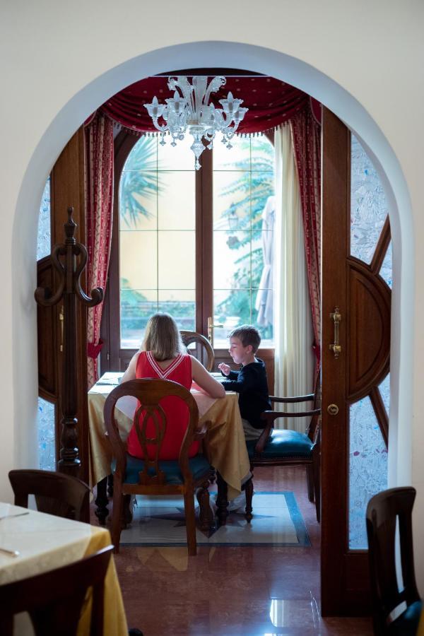 Euro Hotel Iglesias Bagian luar foto