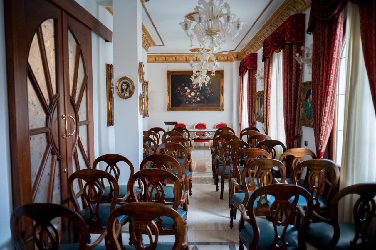 Euro Hotel Iglesias Bagian luar foto